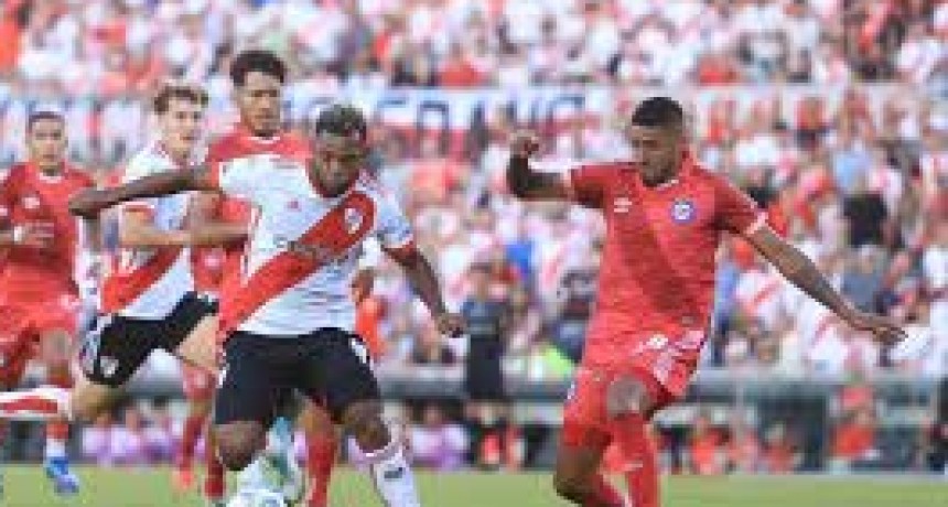 Empate en el Monumental: River debutó en la Copa de la Liga ante Argentinos Juniors