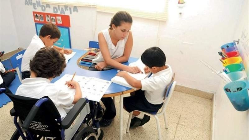 Reciben documentación de Docentes Auxiliares Integradores para obtener el beneficio