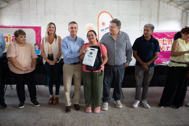 Entregaron los kits de útiles en 9 de Julio y 25 de Mayo