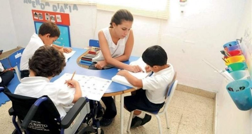 Reciben documentaci&oacute;n de Docentes Auxiliares Integradores para obtener el beneficio