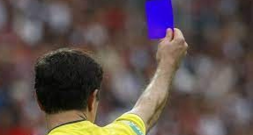 frente al debate por la tarjeta azul en el fútbol
