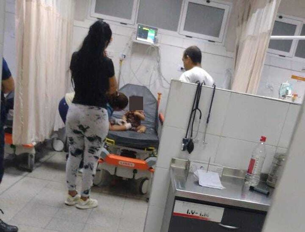 Rawson: polic&iacute;as salvan a beb&eacute; de 9 meses que se ahogaba con pieza de sonajero