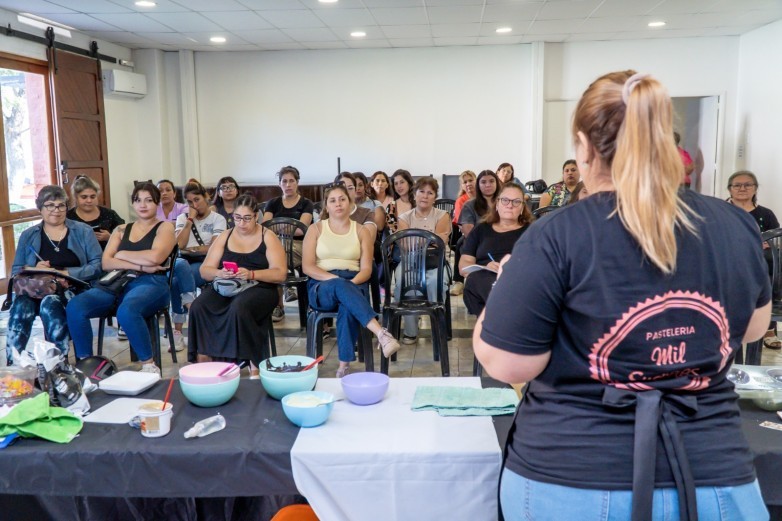 Brindan talleres para incentivar a futuros emprendedores