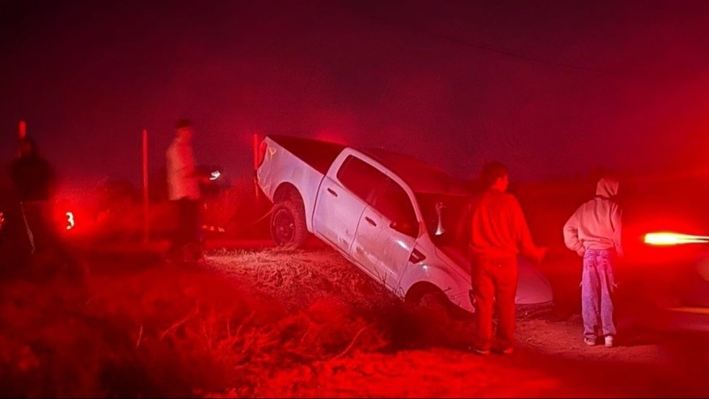 Joven de 17 a&ntilde;os volc&oacute; su camioneta tras salir de una fiesta