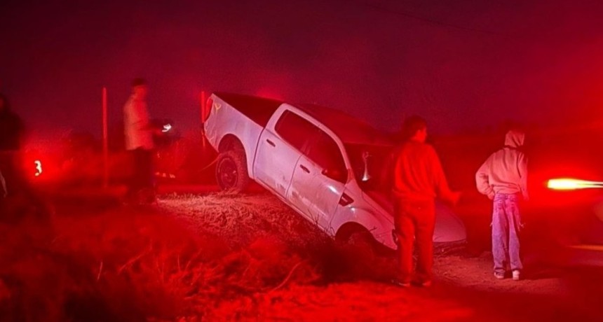 Joven de 17 a&ntilde;os volc&oacute; su camioneta tras salir de una fiesta