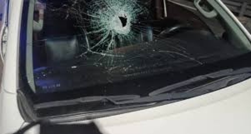 Emboscada y violencia en Caucete: atacaron a piedrazos a una familia que viajaba a la Difunta Correa.