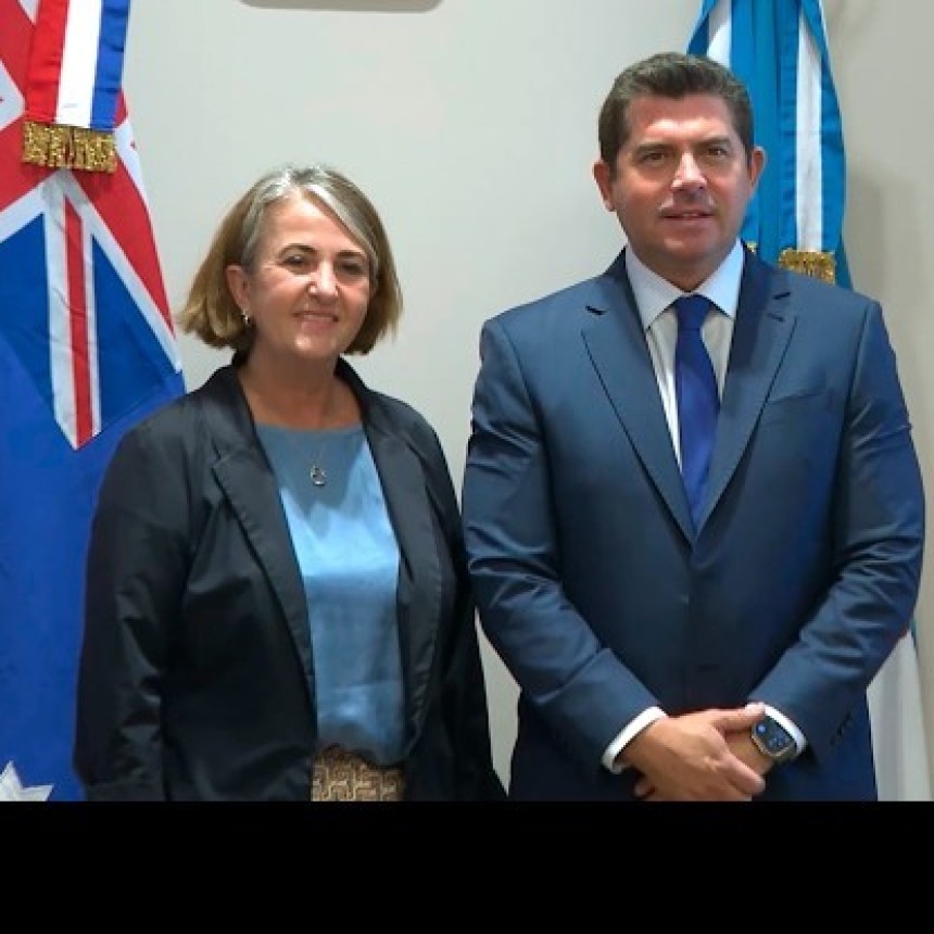 Orrego recibi&oacute; a la embajadora de Australia quien destac&oacute; el potencial de cooperaci&oacute;n minera