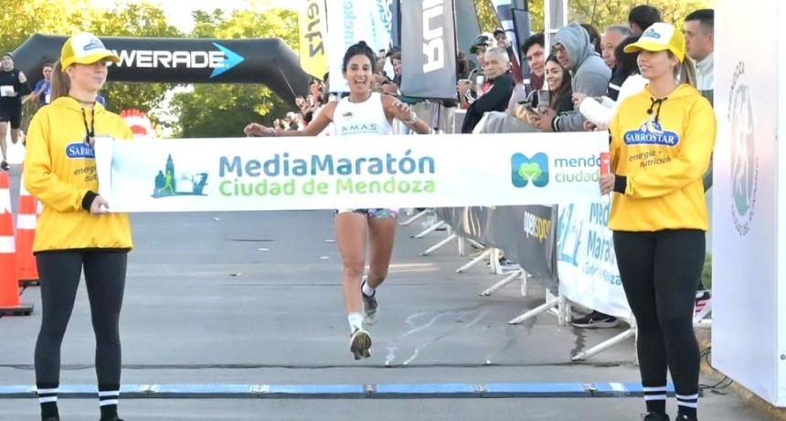 Paula Yacante gan&oacute; los 10K en la Media Marat&oacute;n de Mendoza