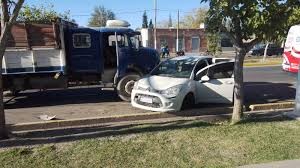 Tragedia en Marquesado: investigan qui&eacute;n cruz&oacute; en rojo en el choque donde muri&oacute; una mujer