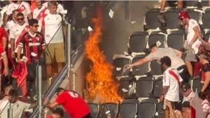 Tensi&oacute;n en el Monumental: un foco de incendio en la tribuna durante el Supercl&aacute;sico entre River y Boca