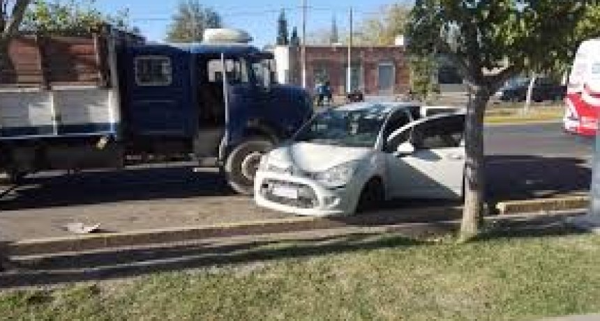 Tragedia en Marquesado: investigan qui&eacute;n cruz&oacute; en rojo en el choque donde muri&oacute; una mujer