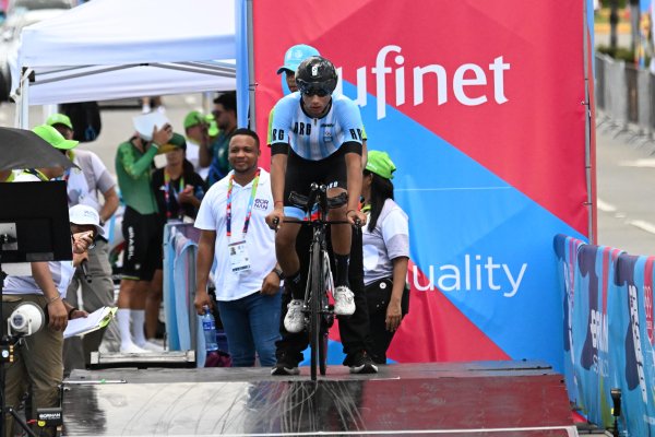 Argentina pisa fuerte en la crono y mete tres top ten en el debut de Panam&aacute; 2026