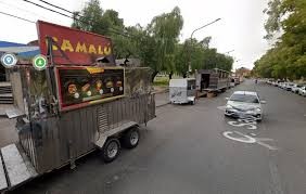 Malestar vecinal por los residuos de los food trucks en calle San Luis: habrá operativo de limpieza
