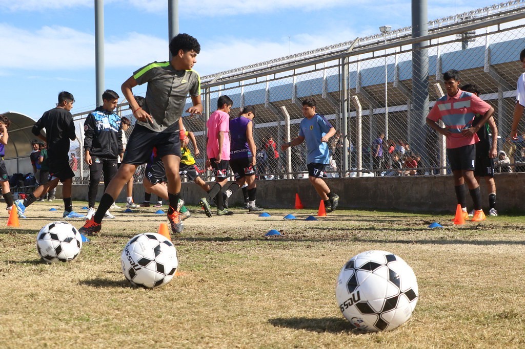 Vélez Sarsfield realizó una exitosa prueba de talentos en San Juan con más de 300 jóvenes futbolistas