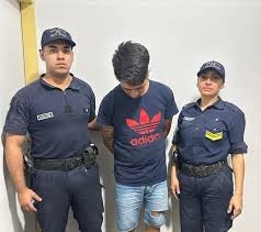 Lo sorprendieron robando cerámicos tras hacer un boquete en una pared: detenido en Rawson