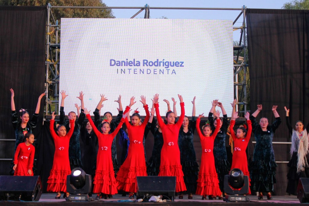 Más de 400 artistas brillaron en el Festival chimbero “Bailando con el Corazón”