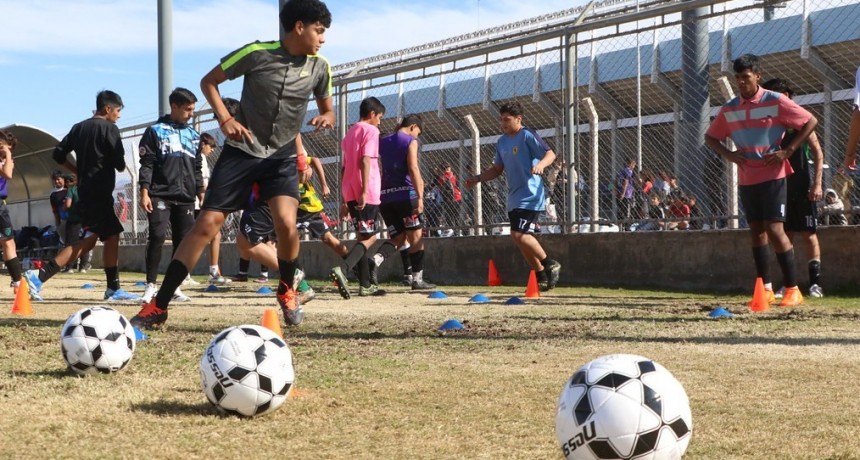 Vélez Sarsfield realizó una exitosa prueba de talentos en San Juan con más de 300 jóvenes futbolistas