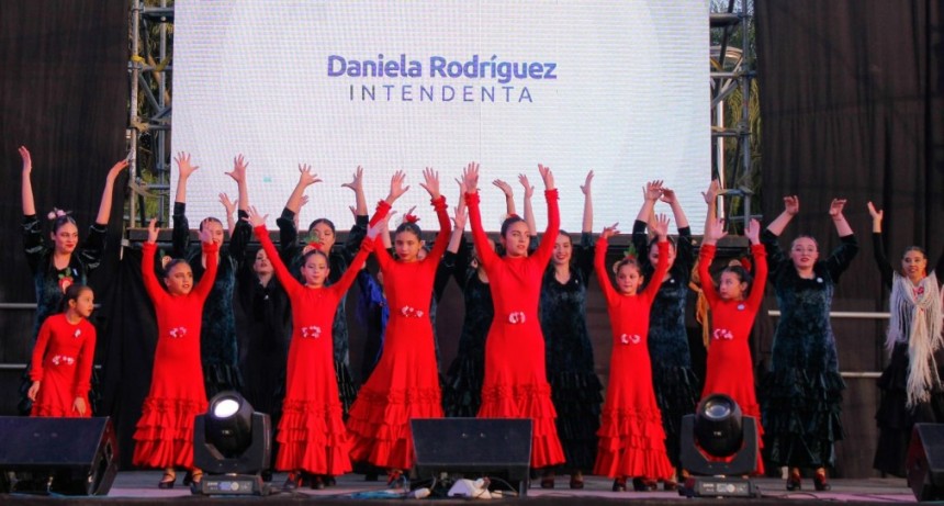 Más de 400 artistas brillaron en el Festival chimbero “Bailando con el Corazón”