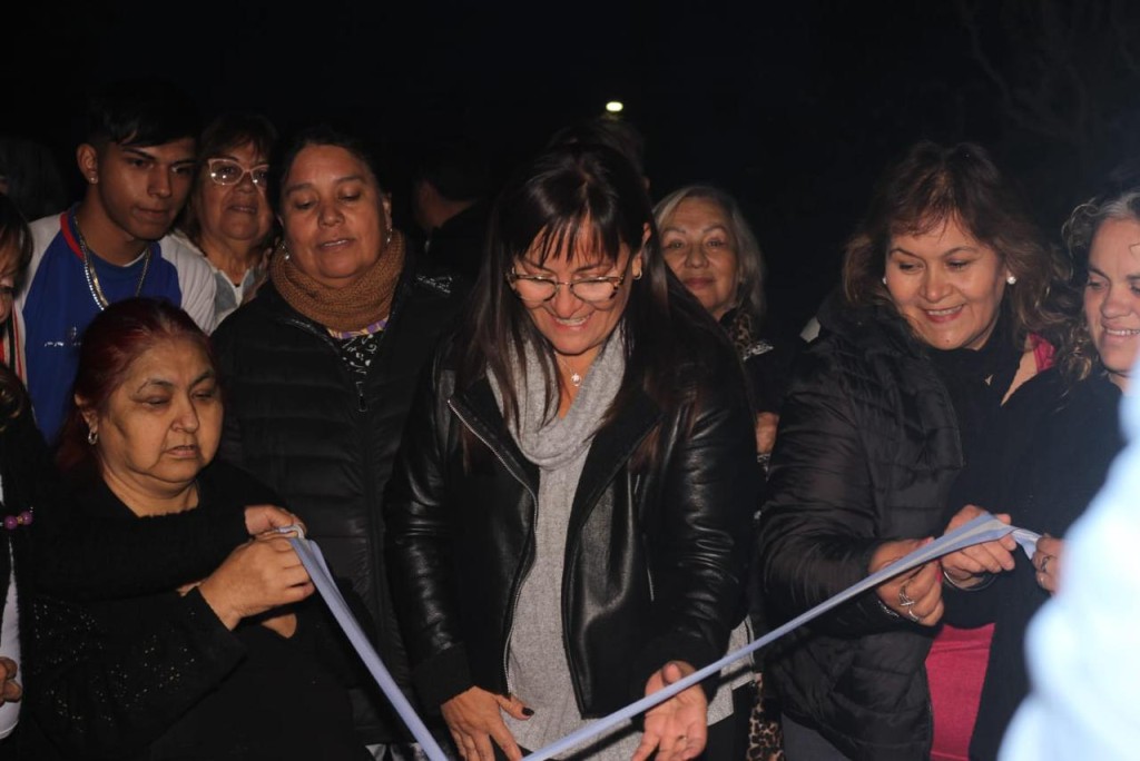 Chimbas: Daniela Rodr&iacute;guez inaugur&oacute; la nueva iluminaci&oacute;n LED en Villa Ross