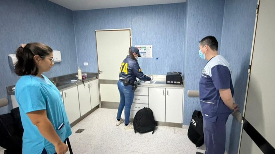 Cay&oacute; un punto de venta de drogas en Rawson: cuatro detenidos