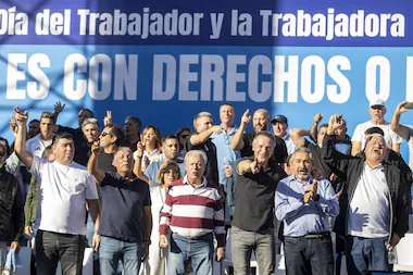 D&iacute;a del Trabajador: la CGT cop&oacute; Plaza de Mayo y le marc&oacute; la cancha a Milei, &ldquo;se acab&oacute; la paciencia&rdquo;