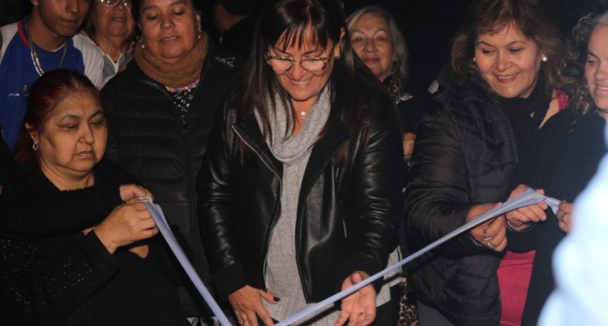 Chimbas: Daniela Rodr&iacute;guez inaugur&oacute; la nueva iluminaci&oacute;n LED en Villa Ross