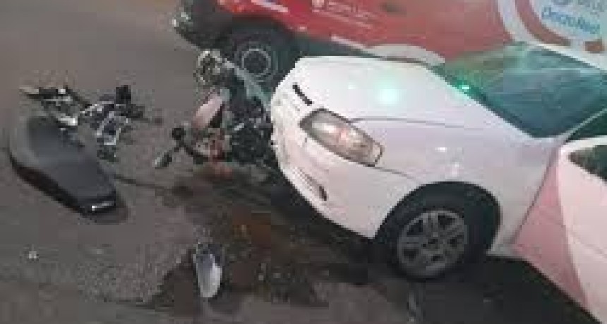 Fuerte choque en Pocito: una pareja result&oacute; herida frente al Club Aberastain