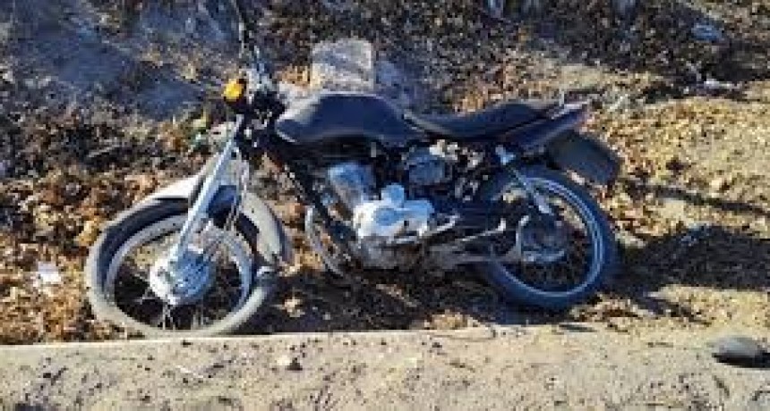 Chimbas: Perdió el control de su motocicleta chocó contra un poste murió