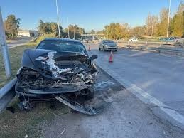 Chocó en Circunvalación y se negó al test de alcoholemia: investigan al conductor