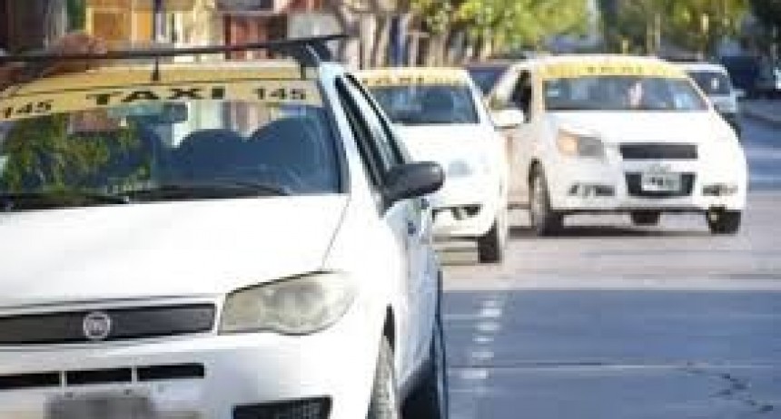 Remisero terminó hospitalizado tras un violento choque en Chimbas