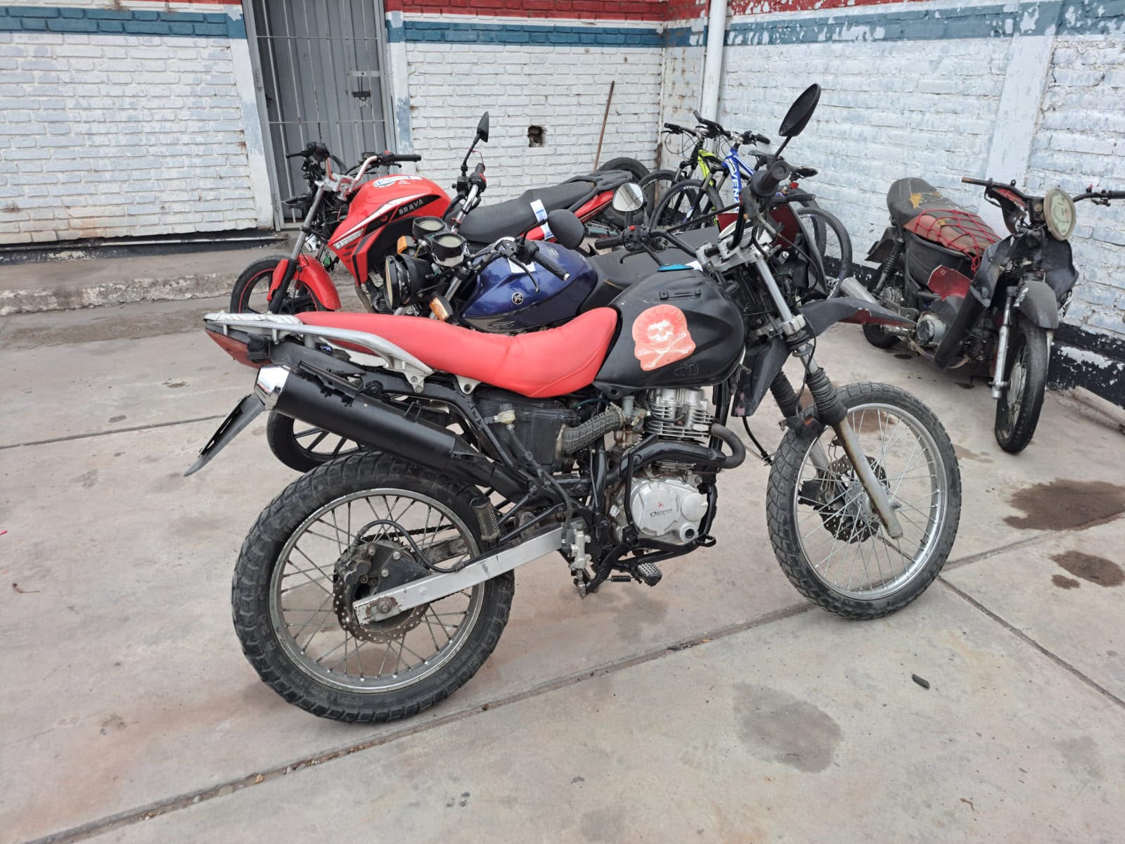 Hallaron una moto enduro abandonada en Rawson: buscan a su due&ntilde;o