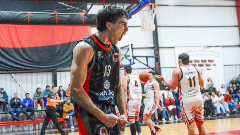 Urquiza gan&oacute; el primer juego de playoffs 