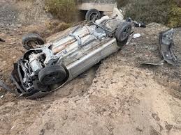 Impresionante vuelco en Iglesia: un auto despist&oacute; y termin&oacute; abajo de un puente