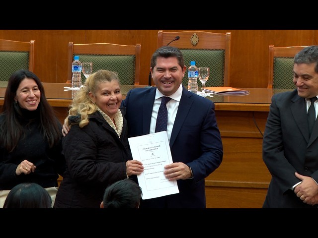 Orrego entreg&oacute; escrituras y reafirm&oacute; el compromiso de avanzar con la regularizaci&oacute;n dominial en San Juan