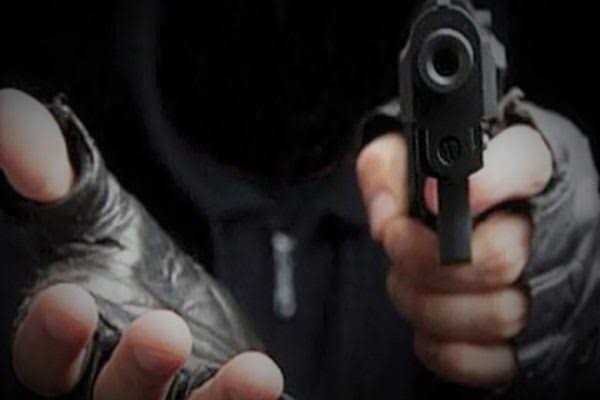 Terror en Chimbas: fingieron ser clientes y asaltaron una conocida lomoteca a punta de pistola