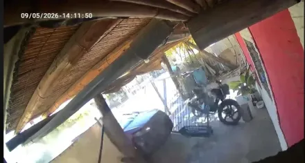 Choque en Media Agua: un auto se incrust&oacute; en una casa y sospechan que fue intencional