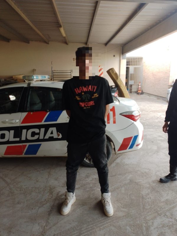 Detuvieron a un joven acusado de robarle el celular a su novia en Rivadavia*  