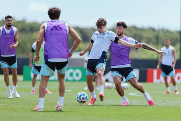Argentina volvi&oacute; a entrenarse tras el triunfo ante Austria: la formaci&oacute;n in&eacute;dita que eval&uacute;a Scaloni ante Jordania