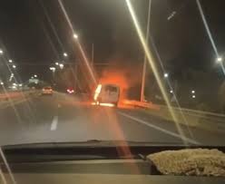 Camioneta en Llamas en la Avenida Circunvalación