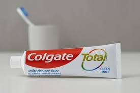 Alerta Sanitaria: ANMAT Prohíbe la Venta de la Crema Dental Colgate Total Clean Mint por Efectos Adversos