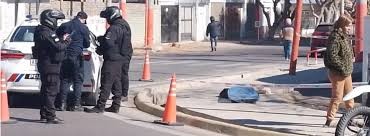Tragedia en Chimbas: Hombre Fallece en Plena Vía Pública Tras Descompensación Súbita