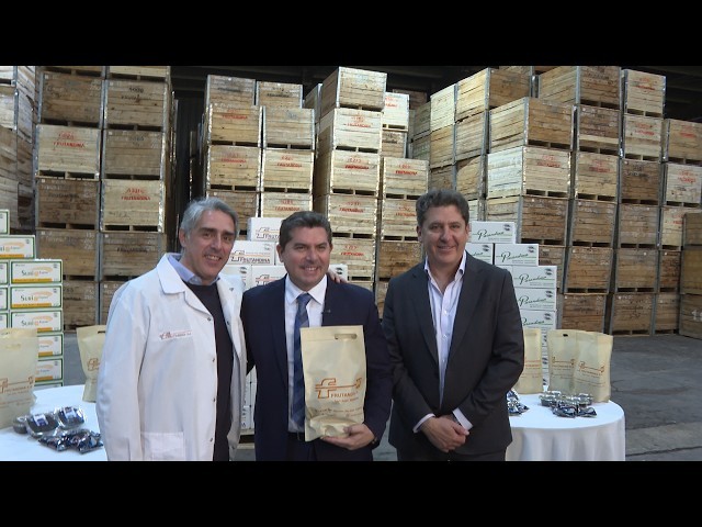 Orrego visit&oacute; Frutandina, una de las principales exportadoras de pasas de San Juan