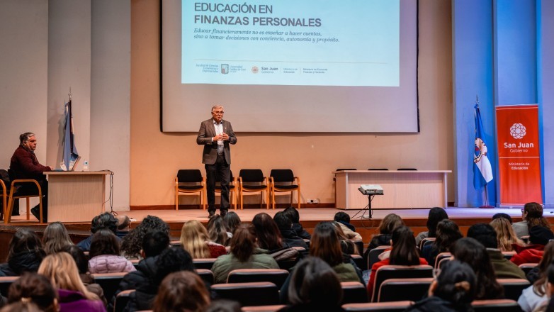 M&aacute;s de 500 docentes completaron la formaci&oacute;n en alfabetizaci&oacute;n financiera