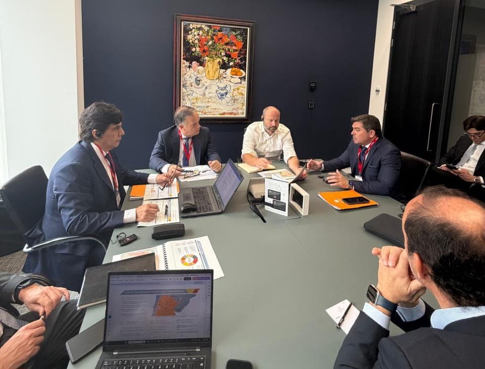 Orrego present&oacute; en Londres la emisi&oacute;n  de  bonos ante inversores internacionales de primer nivel