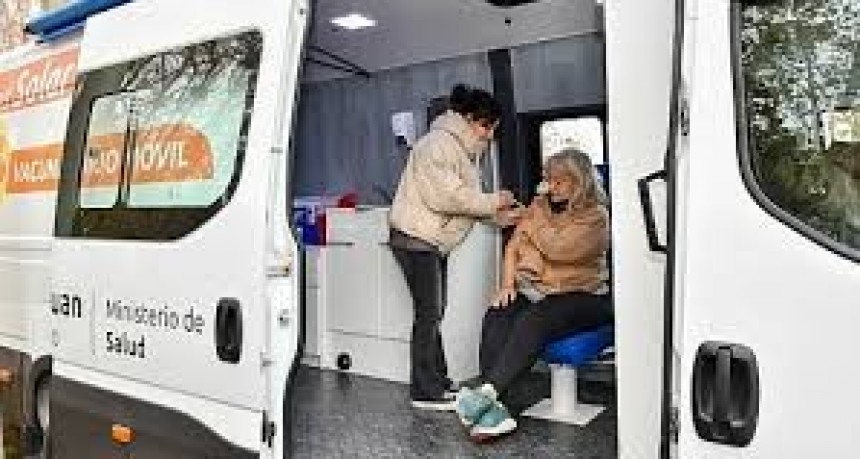 El Vacunatorio Móvil de la Plaza de Trinidad Extiende su Servicio hasta el Viernes