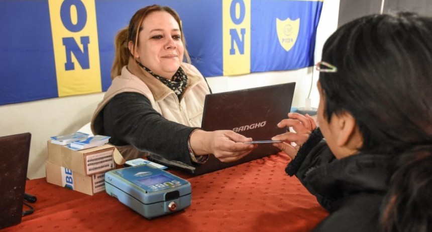 El Gobierno entregó cerca de 1.000 tarjetas SUBE en una semana para facilitar el uso del transporte público