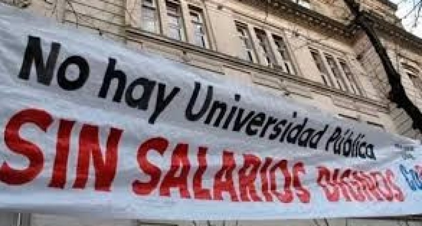 El Gobierno Nacional anunció un aumento del 7,5% y un bono de $25.000 para docentes universitarios