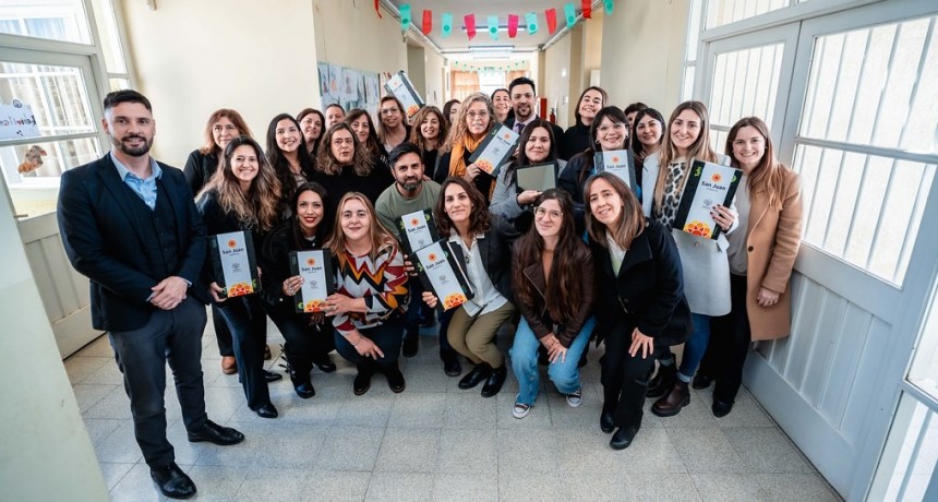 Educación sumó tablets para acompañamiento escolar en el Gabinete Veronelli