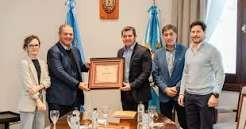 Orrego recibi&oacute; a las autoridades de la empresa que acaba de inaugurar un nuevo parque solar en San Juan