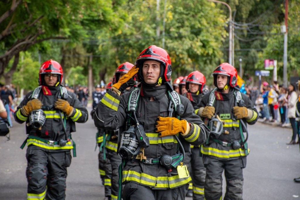 DEPARTAMENTO SEGURIDAD CUIDADANA - Rescataron a una familia de un incendio en Barrio Mercedario